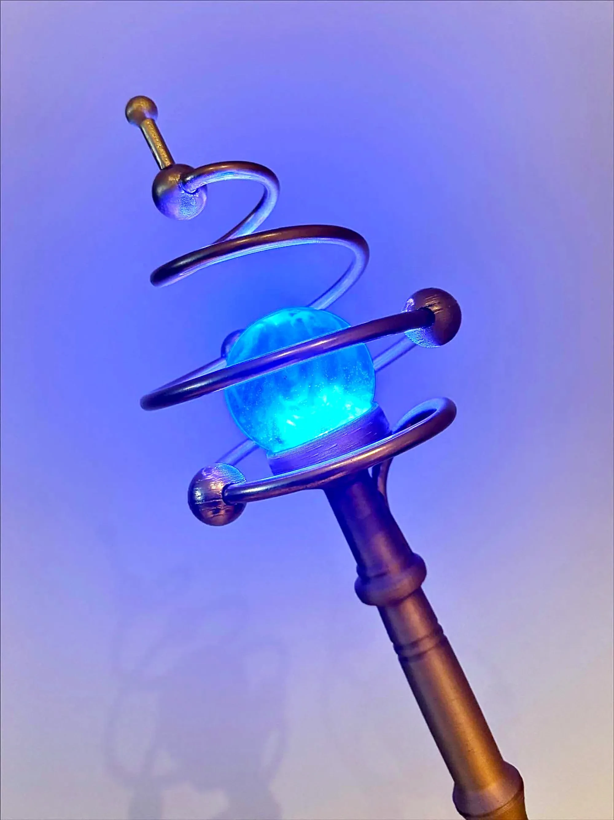 Lichtgevende scepter — beeld 1