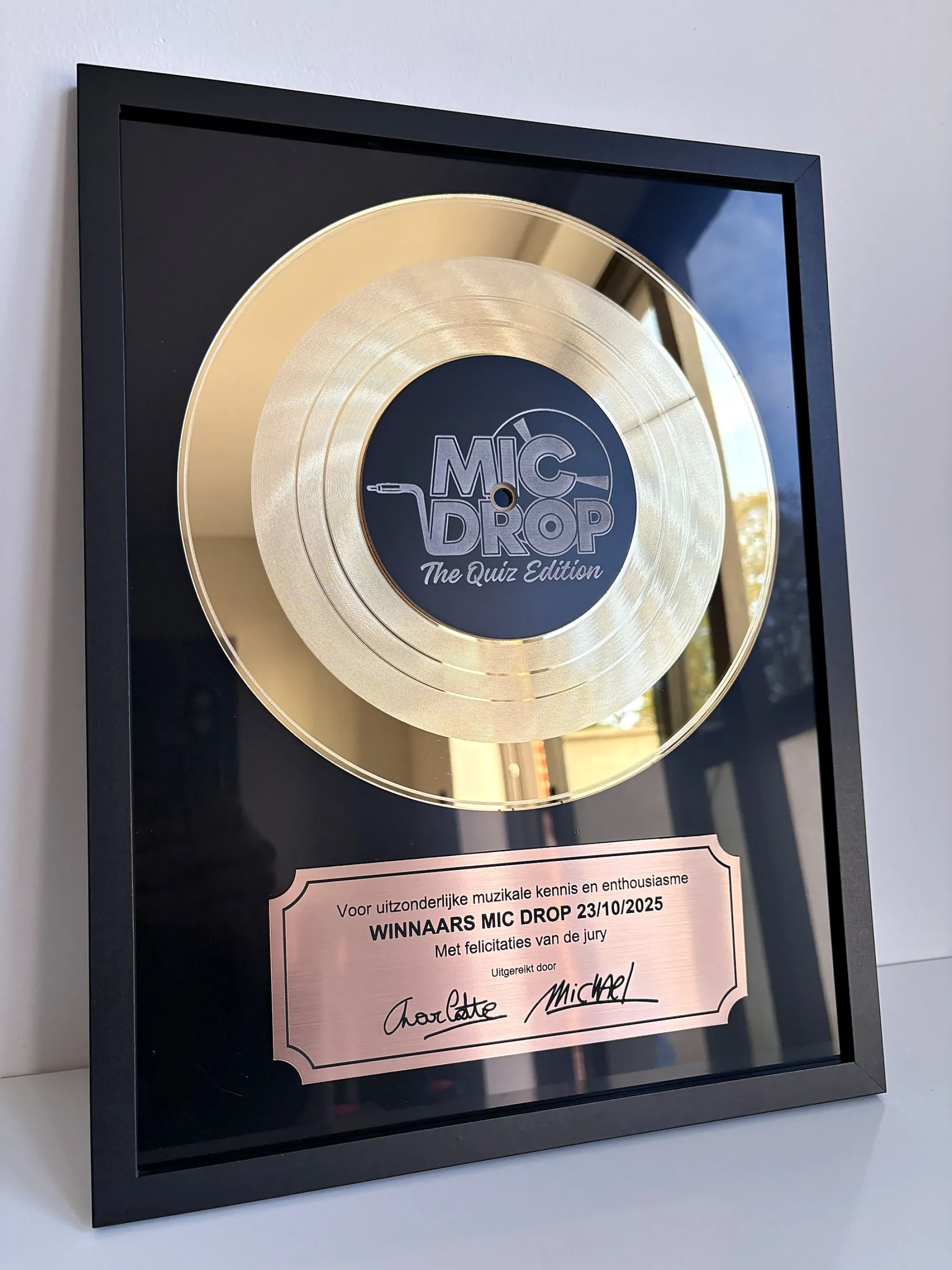 Gouden plaat voor Mic Drop — beeld 1