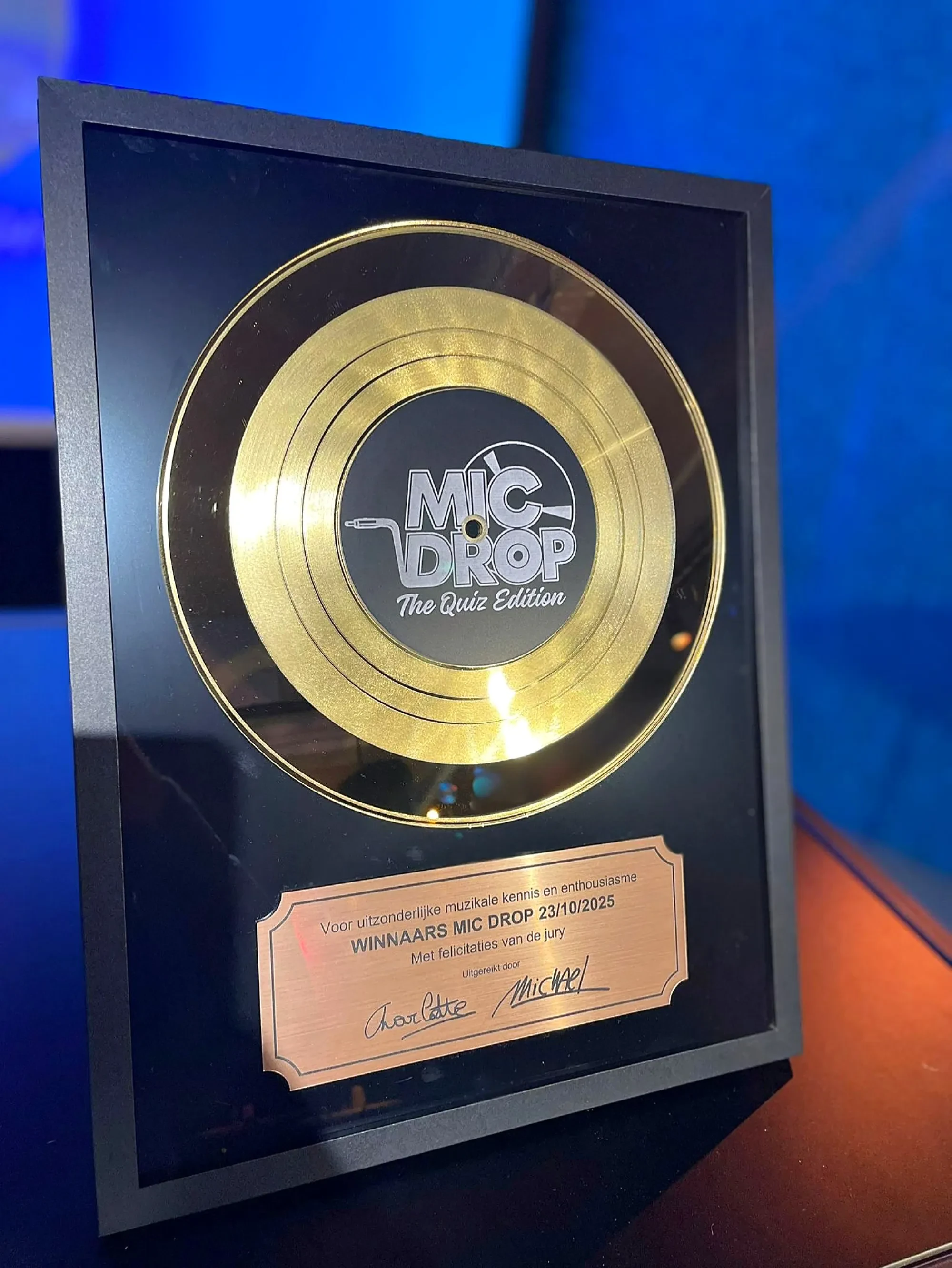 Gouden plaat voor Mic Drop — beeld 2